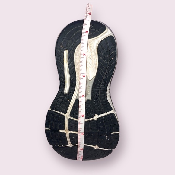 New Balance Kids Shoes Bright Vivid Purple with White Pre-loved Size unknown - Picture 7 of 15